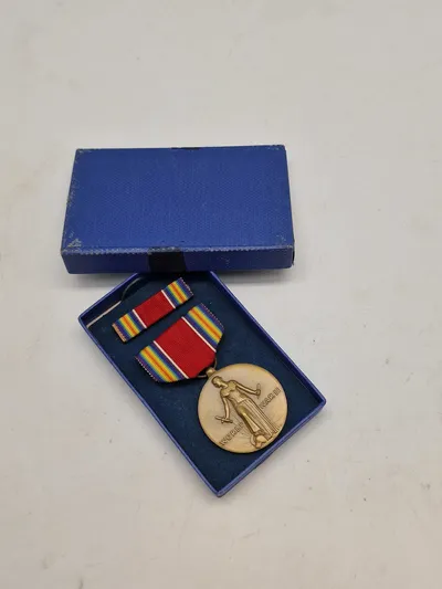 Original world war 2 Victory Medal med spange og æske