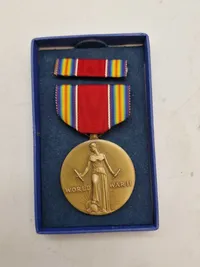 Original world war 2 Victory Medal med spange og æske