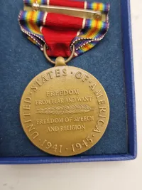 Original world war 2 Victory Medal med spange og æske