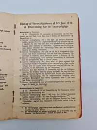 Original dansk soldater bog med omslag for Flyversoldat Karup 1939 med ID disk