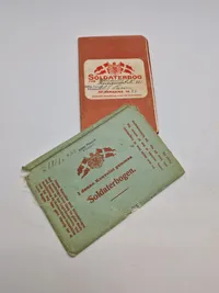 Original dansk soldater bog med omslag for Flyversoldat Karup 1939 med ID disk