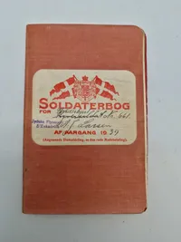 Original dansk soldater bog med omslag for Flyversoldat Karup 1939 med ID disk