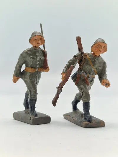 Originale tyske linoliumsfigurer