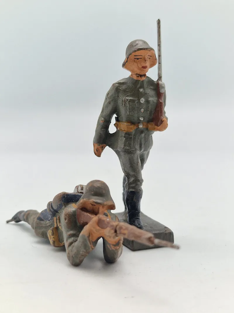 Originale tyske linoliumsfigurer