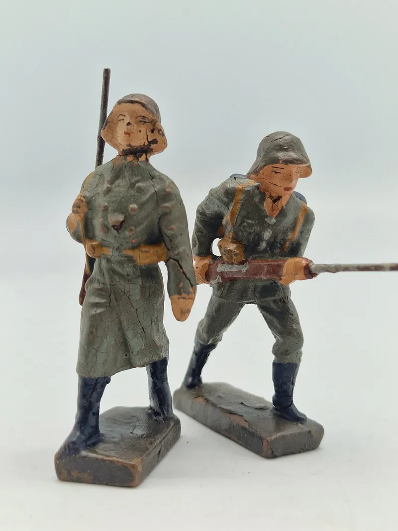 Originale tyske linoliumsfigurer