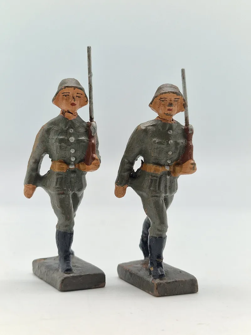 Originale tyske linoliumsfigurer