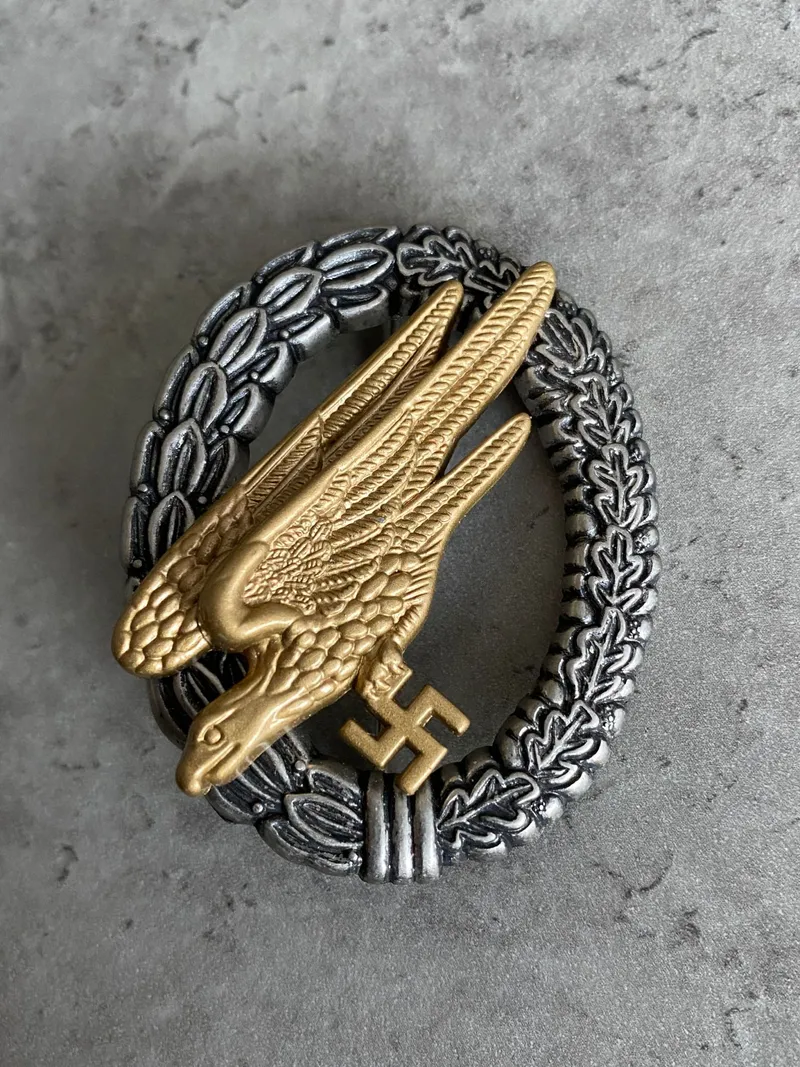 Faldscirmsjägerabzeichen - Postwar