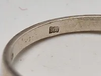 Fingerring af sterlingsølv fra 1920’erne - med indlæg af rav