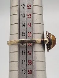 Fingerring af sterlingsølv fra 1920’erne - med indlæg af rav