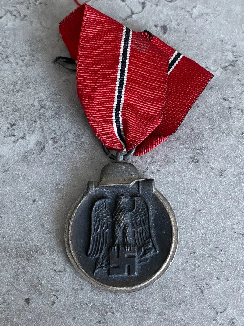 Original tysk østfront medalje med fremstiller (dog utydelig)