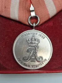Original fortjenst medalje af sterlingsølv med æske - Frederik IX