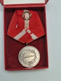 Original fortjenst medalje af sterlingsølv med æske - Frederik IX