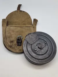 Originalt PPSH 41 tromlemagasin med taske