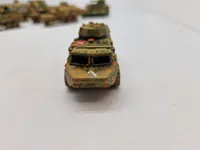 Samling militære legetøjs køretøjer