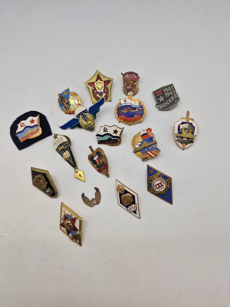 Samling originale russiske badges - flere ældre