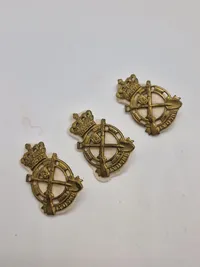 Samling pins og knapper - militære mm.