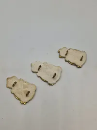 Samling pins og knapper - militære mm.