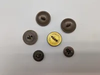 Samling pins og knapper - militære mm.