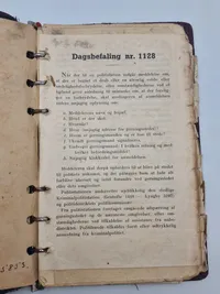Sjældent dansk politilot fra ww2 med skilt og personlig lommebog