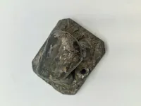 Miniature stendysse med teksten 5 maj 1945