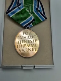 Originalt HJV anncinitetstegn med æske og af sterlingsølv