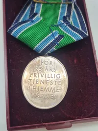 Originalt HJV anncinitetstegn med æske og af sterlingsølv