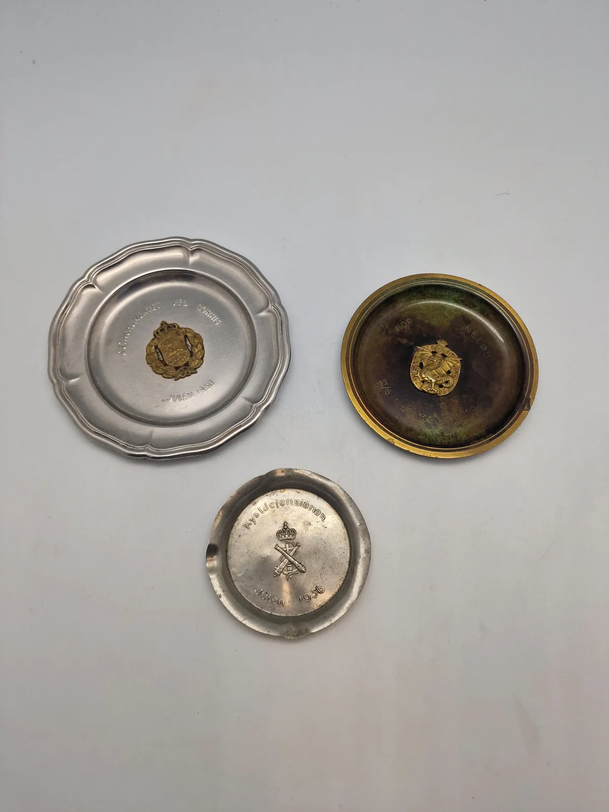 Samling militære plaketter