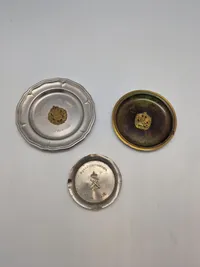 Samling militære plaketter