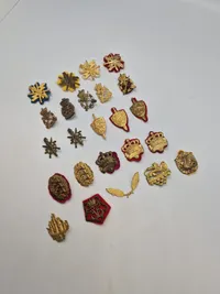 Samling danske regimentsmærker mm.