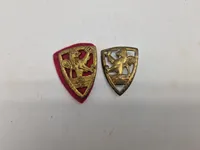 Samling danske regimentsmærker mm.