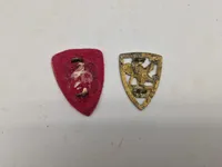 Samling danske regimentsmærker mm.