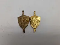 Samling danske regimentsmærker mm.