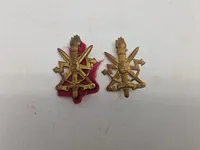 Samling danske regimentsmærker mm.