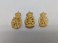 Samling danske regimentsmærker mm.
