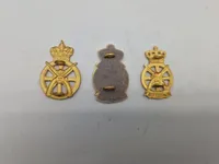 Samling danske regimentsmærker mm.