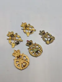 Samling danske regimentsmærker mm.