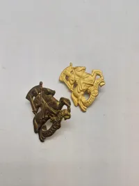 Samling danske regimentsmærker mm.