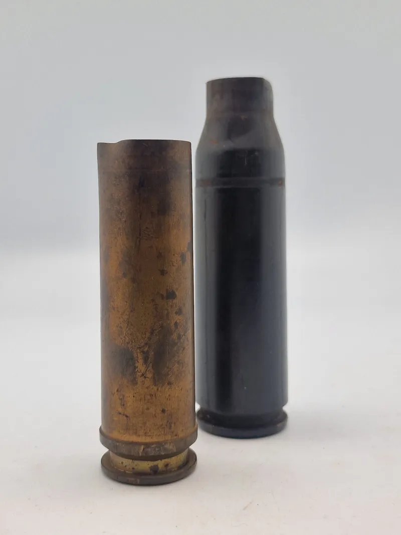 30 mm Aden hylster, samt 25 mm Oerlikon hylster
