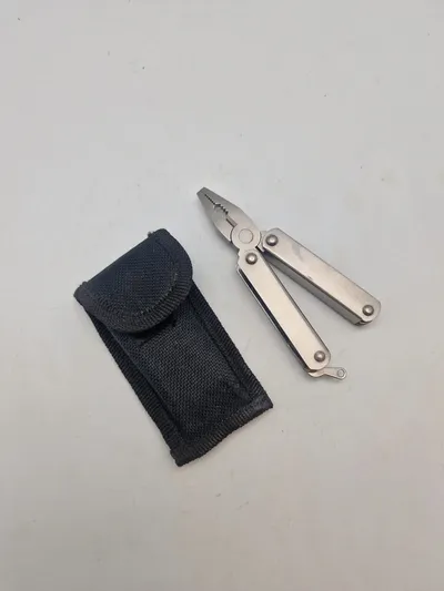 Multitool med taske