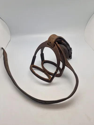 Originale krone stemplede danske militære stigbøjler