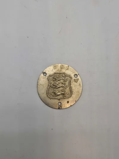 Originalt skjold fra modstandsbevægelsens armbind