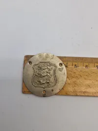 Originalt skjold fra modstandsbevægelsens armbind