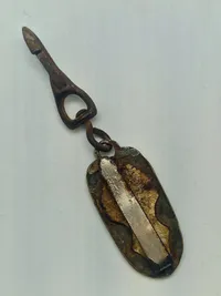 Originalt 1700 tals svensk Carl den 12 (1682-1718) seletøjsbeslag, senere omlavet til kniv holder