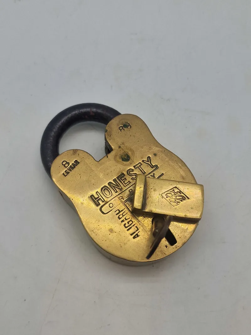 Original 1800 tals hængelås med nøgle