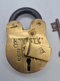 Original 1800 tals hængelås med nøgle