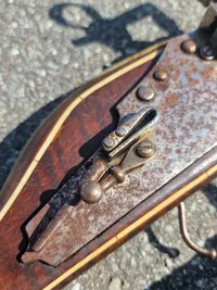 Veludført viktoriansk hjullåsgevær med nøgle
