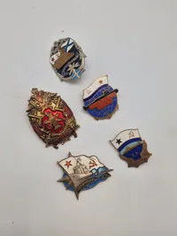Originale tidlige russiske badges i emalje
