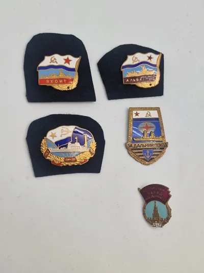 Originale tidlige russiske badges i emalje