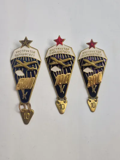 Originale tidlige russiske badges i emalje