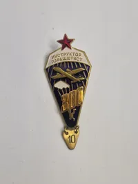 Originale tidlige russiske badges i emalje